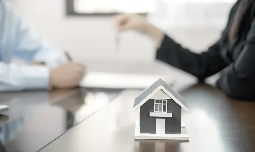 real estate agent broker hand over the house key t 2025 01 10 18 27 13 utc