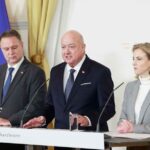 AIG9312W BKA Regina Aigner