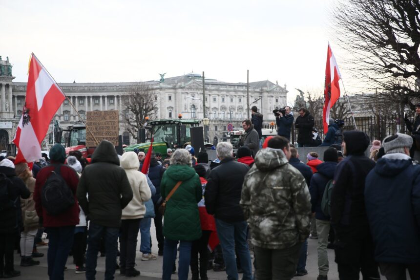 Ciftci Protesto Viyana HJ 01