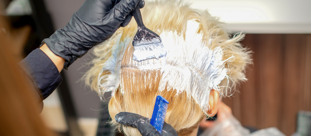 SAC BOYA FREE hair stylist dyeing hair woman