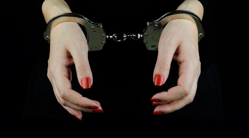 Tutuklu Kadin arrested woman freepik e1708168728661