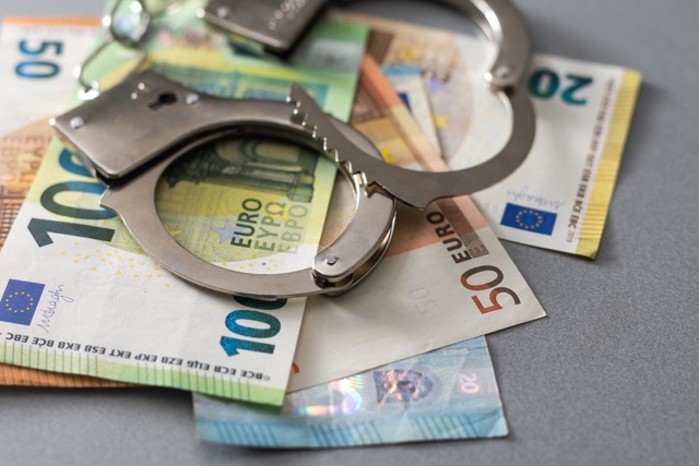 Orta Euro Kelepce Envato