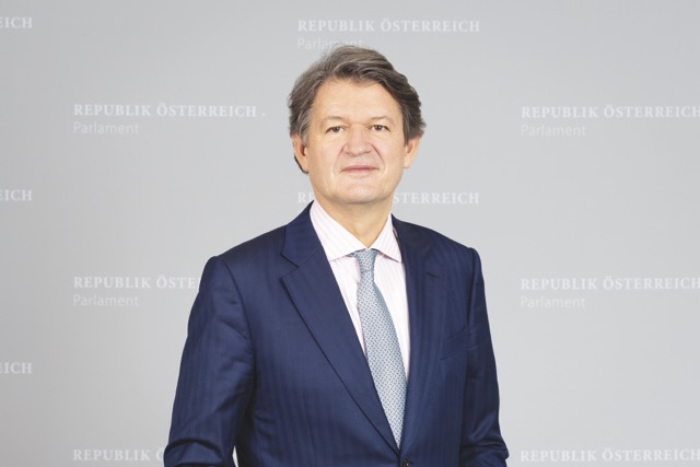 Orta Helmut ParlamentsdirektionPHOTO SIMONIS