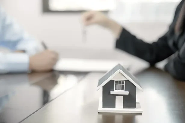 real estate agent broker hand over the house key t 2025 01 10 18 27 13 utc