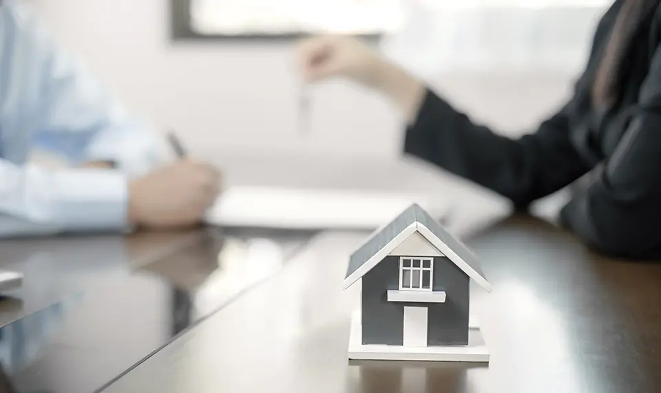 real estate agent broker hand over the house key t 2025 01 10 18 27 13 utc
